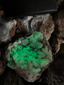 Geodes UV(OPEN), Mexico - 1 pound*