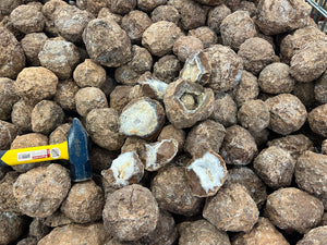 Geodes UV closed from Mexico 1 pound Roughstone.Rocks LLC
