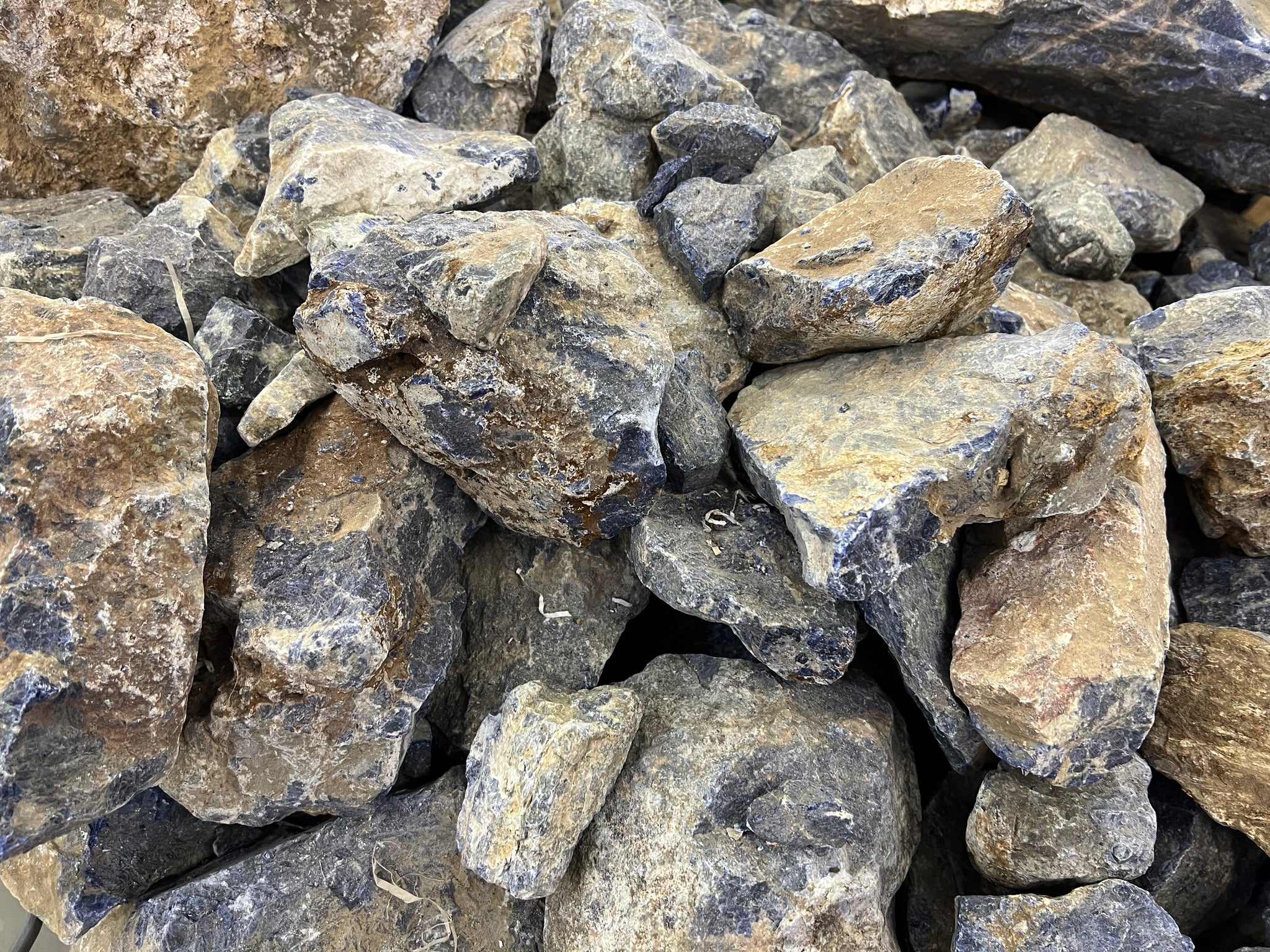 Pierre Sodalite De Namibie – 6.25 Carats Non Chauffée, 15x10x5mm, Qualité Collection